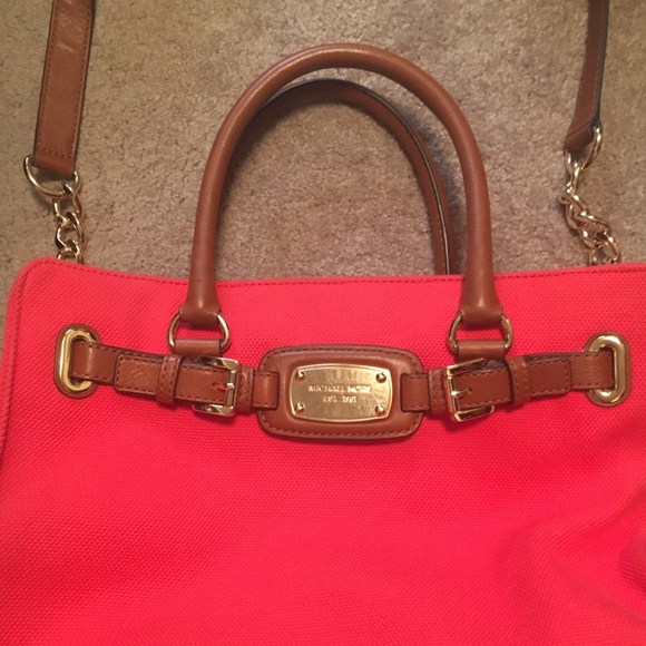 Unique Large Micheal Kors Tote like new condition - Picture 2 of 7